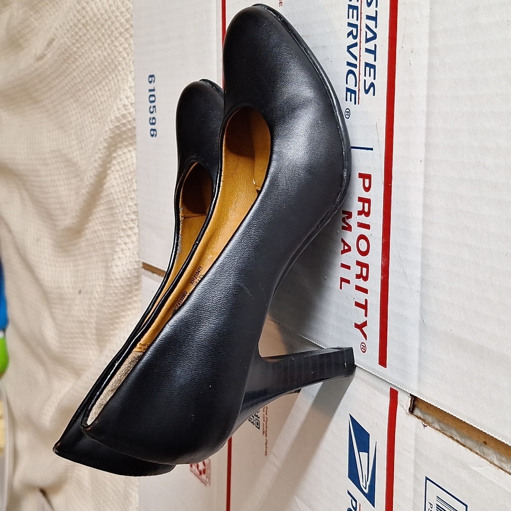 GEORGE BLACK HEELS SIZE 6.5 DRESS SHOES